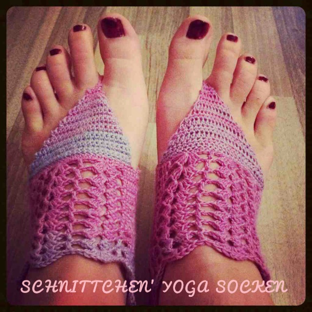 Freebooktratsch bei Mamahoch2 mit "Schnittchen's Yoga Socken"